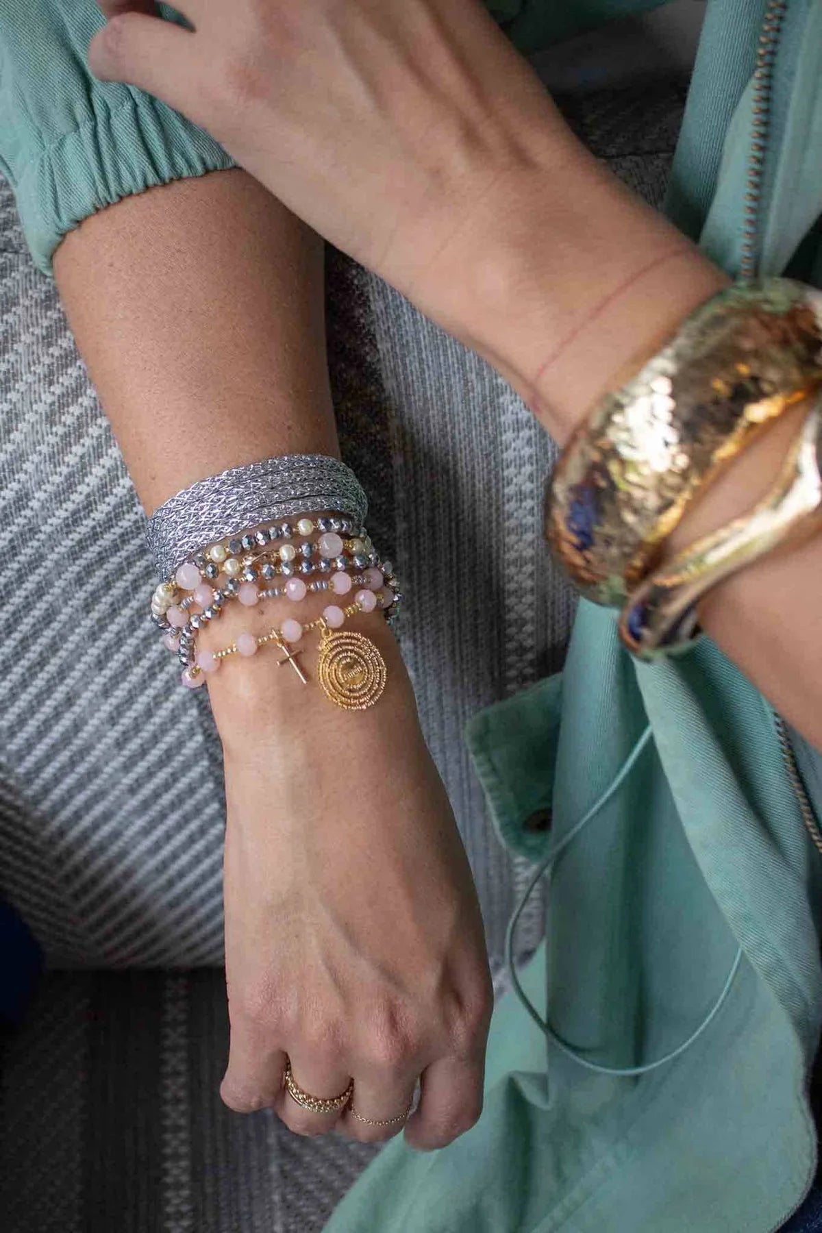 Pulsera Rosada Combinada san benito