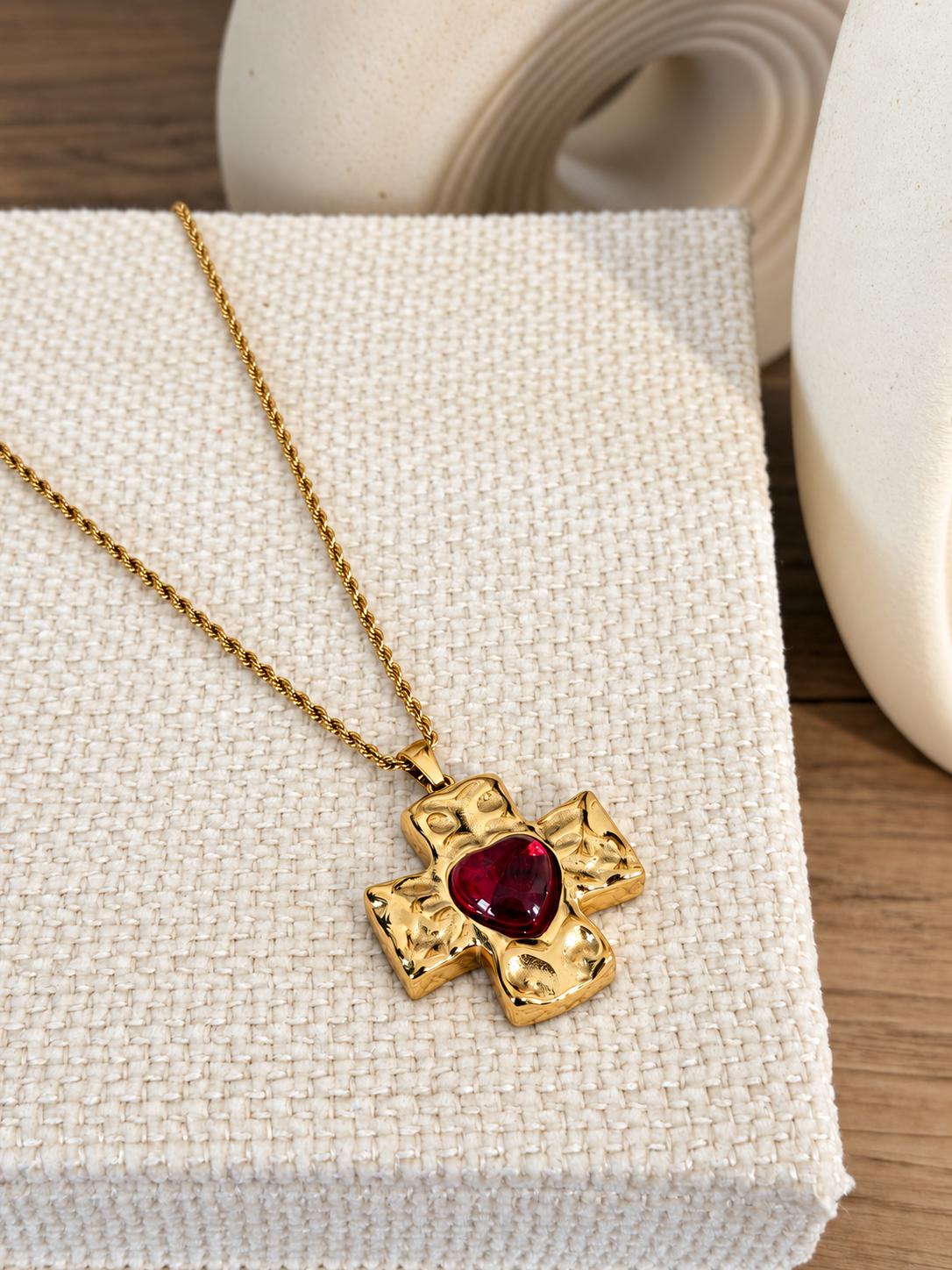 Collar Ruby Charm