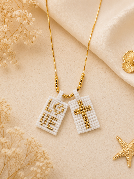 Colla escapulario blanco con dorado