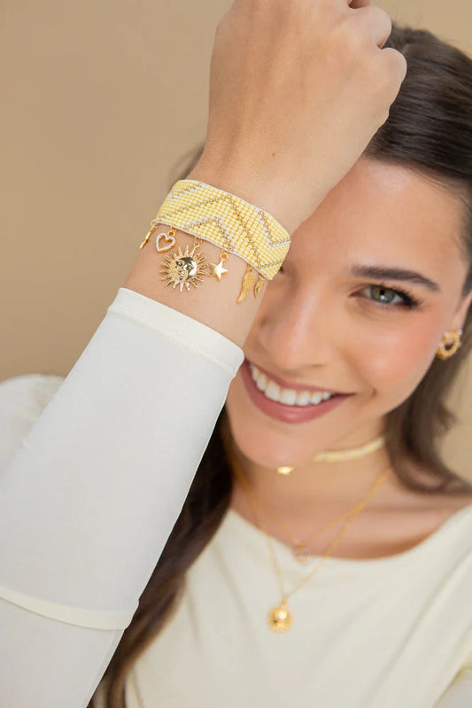 BRAZALETE AMARILLO CHARMS