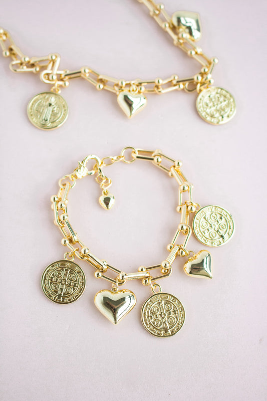 Pulsera san benito con corazones